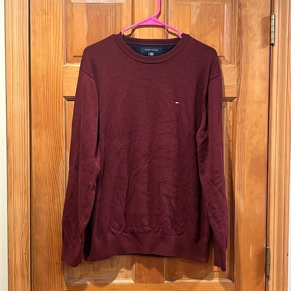 Tommy Hilfiger men’s  burgundy crew neck sweater size xlarge.
